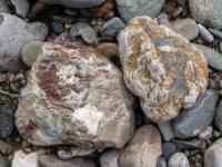 Steinduo in Braun-, Grau-,Ocker- und Weißtönen